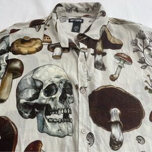 Hot Topic Skull and Mushroom Print Shirt Short Sleeve Button Up Men’s Medium